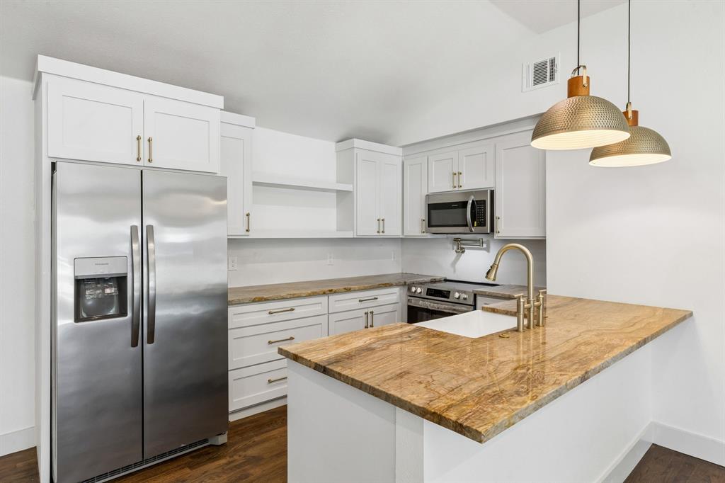 East Hampton Hills - Residential