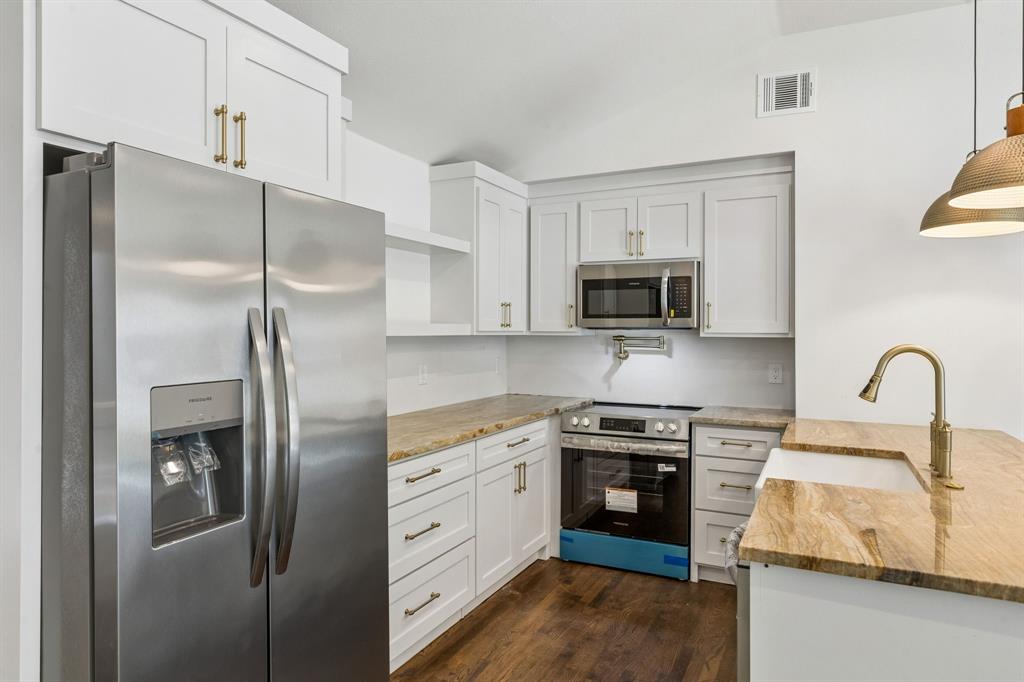 East Hampton Hills - Residential