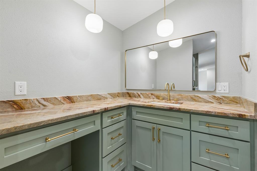 East Hampton Hills - Residential