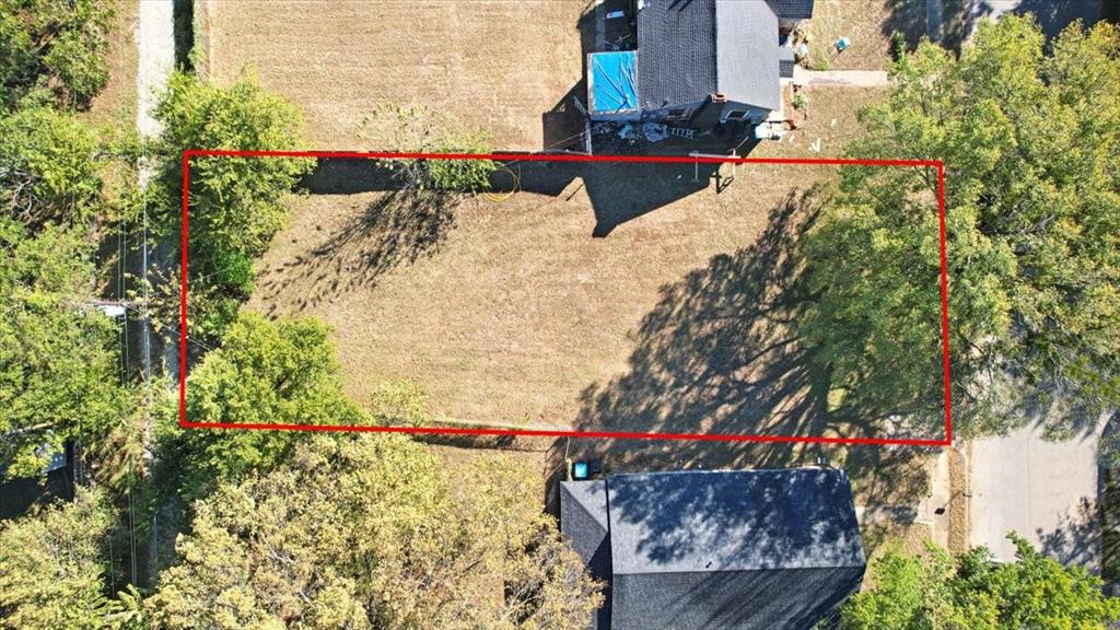 Prime lot for new build close to downtown Denison!
An incredible opportunity awaits to build your dream home on this extra lot, ideally situated next to 513 W Texas Street. This property is perfect for a new home construction project, allowing you to design and build exactly what you want.
The lot's location offers easy access to historic downtown Denison, which is home to a variety of shopping and dining options. The area also provides quick access to Highway 75 for convenient commuting and travel.  Lot can be purchased stand alone or with home under MLS #21105219.