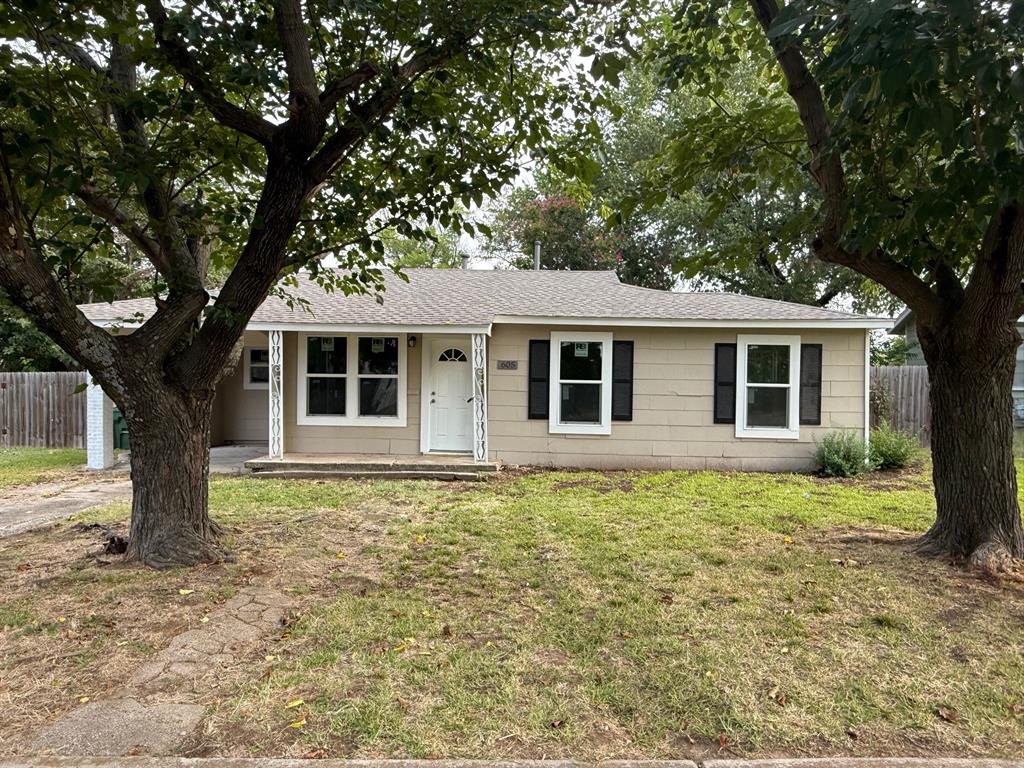 Investor Special.
3 bed 1 bath home that backs up the park.  New roof, cabinets and flooring.  Fresh paint.
Motivated Seller Selling AS IS. No repairs. Selling as Is.  Needs some foundation work.