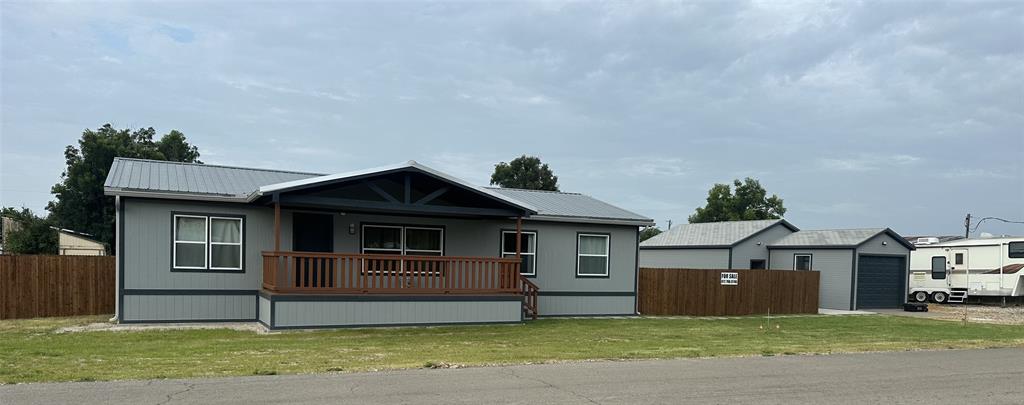 This is a newly remodeled mobile home in Horseshoe Bend Air Park.  This property sites next to the airstrip and is just a couple of blocks away from river access.  The Community also has a golf course and small convenience store.  The kitchen features new appliances, cabinets and countertops.  There is new carpet in the two small bedrooms and new vinyl laminate flooring throughout the remainder of the home. The home has new covered front porch well as new side porch and new back porch.  The back yard is completely enclosed with new wood privacy fence and has a large entry gate at the back of the property and entry gates on each side of the front of the property.  Coop electric is active, and the property has a private well, as well as coop water.  There is a 20x40 detached garage with tandem parking and workshop-office area. The property also features a large RV pad with hookups, including electric, water, and Septic. The back of the property is on the Cesna Trail taxi strip with ample space for a private hanger. 
Survey will need to be obtained by Buyer.
