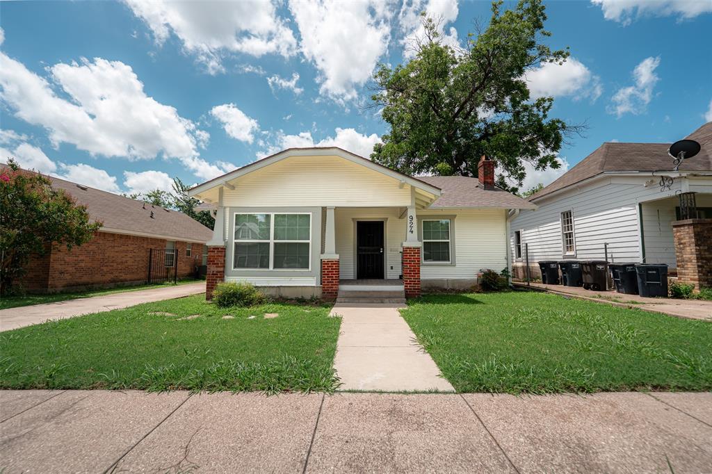 Conveniently located less than 10 minutes from downtown Fort Worth, this property offers easy access to dining, shopping, entertainment, and major employment centers. Recent updates include a brand-new roof installed in June 2026. With its desirable location and recent improvements, this property presents an excellent opportunity to enjoy all that Fort Worth has to offer. Come make it yours today!