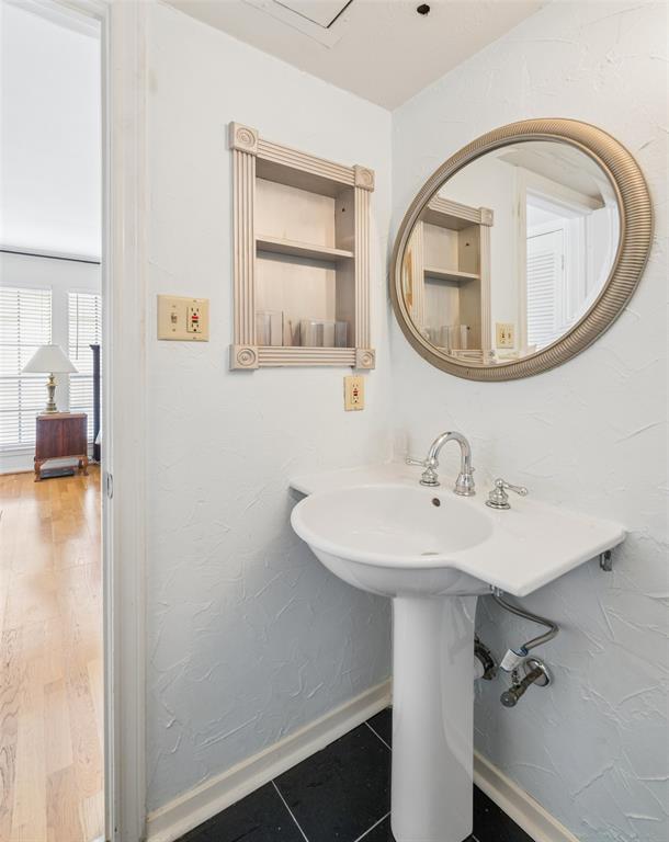 Cole Condo 4229 - Residential