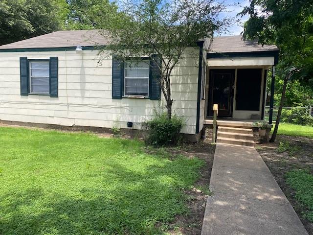 Cozy Nice 2 bedroom, 1 bath house located close to newly being remodeled Wynnewood Shopping Center,
easy access from I-35, and also on bus line. LARGE TERRIFIC BACKYARD!! With a few trees on sides of property !!!
Plus a private alley in rear of property.
Open living area from Kitchen -Eating area- to Den!! Electric Range Remains. Central Heat & Air. 
Washer Dryer connections located in garage ( cold water only there). Electric Hot Water heater in kitchen. 
 Great Starter Home or Great Investor Property.!!
Owner will consider leasing for $1,575 month but would prefer to sell. Small dog considered, case by case basis.