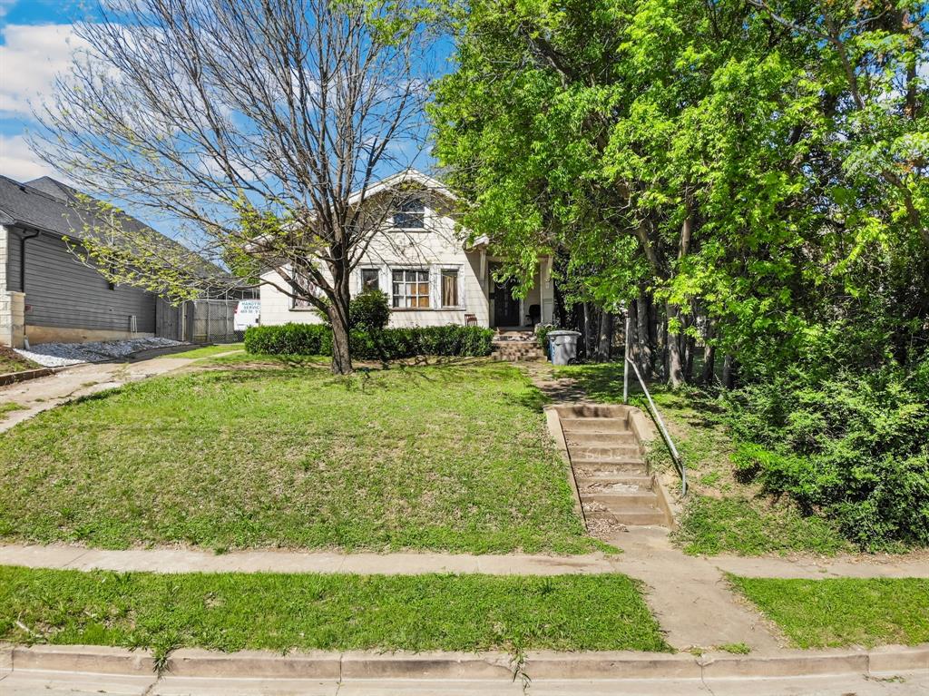 Prime Development Opportunity in Oak Cliff.For INVESTORS, this is a straightforward value proposition: a large, buildable lot in a high-demand neighborhood with strong comps and ongoing growth. For builders, it’s a blank canvas with dimensions that are increasingly hard to find this close to the urban core. And for those looking to hold land in a prime area, the long-term appreciation potential is equally compelling. Positioned in the heart of North Oak Cliff, 613 N Ewing Ave presents a rare opportunity for investors, builders, and visionaries looking to capitalize on one of Dallas’s most dynamic and rapidly evolving neighborhoods. Sitting on an expansive 50 x 182 lot (approximately 9,100+ square feet), this property offers the ideal footprint for new construction, whether you’re planning a custom single-family residence, modern duplex, or a high-end investment project. In a market where well-located lots are becoming more scarce, 613 N Ewing Ave stands out as a high-upside opportunity. Whether your strategy is to build and sell, build and hold, or secure land in a thriving neighborhood, this property checks all the right boxes