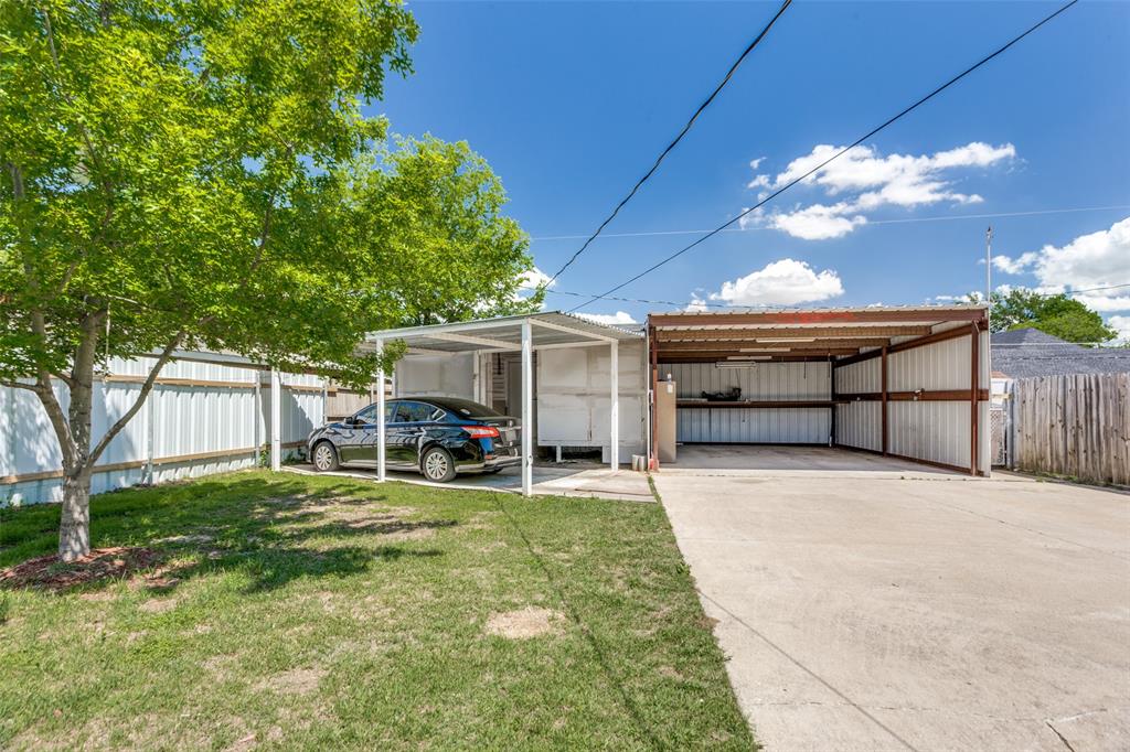 Great Little Home near the StockYards of Ft Worth! 3 Bedrooms and 1 Full Bath, this home has nice curb appeal, a cute front porch, and nice tree, and a gated front yard.  Tasteful paint colors and ceiling fans throughout the home.  Nice sized Family Room and a large Kitchen.  There is lots of parking behind the gated fence, and attached to the 3 Vehicle Carport is an Accessory Dwelling unit with water that could be used as a Small Apartment or Office. Welcome Home!