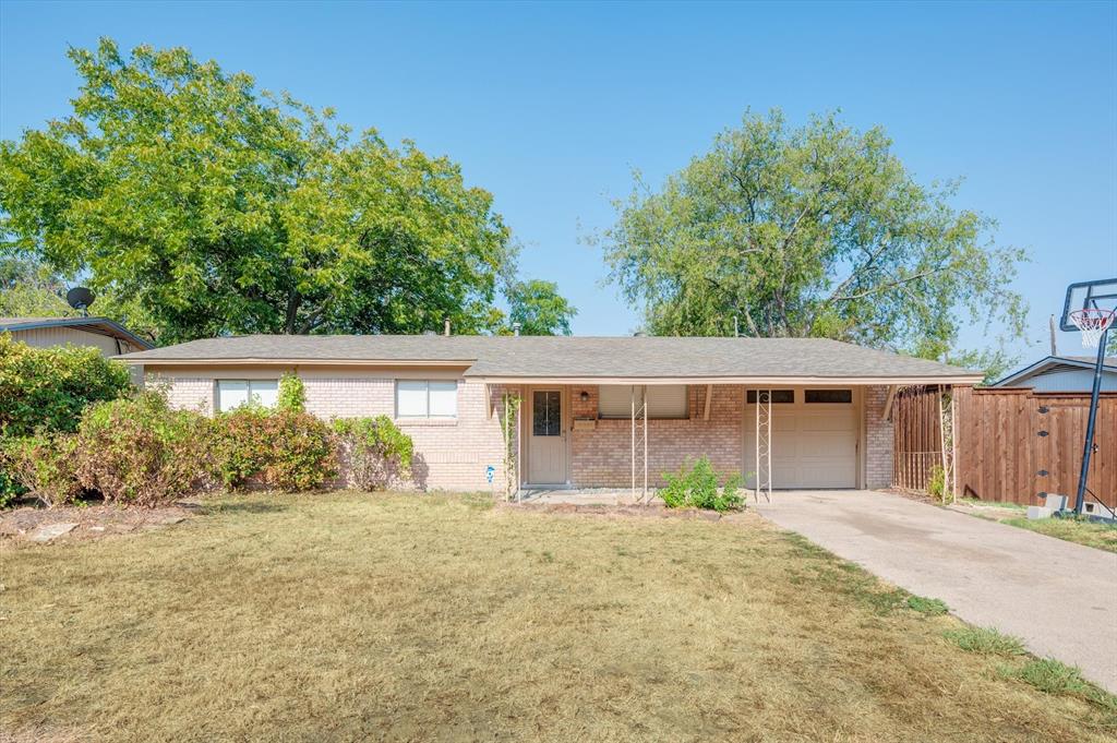 Prime Arlington opportunity! This home offers convenience, character, and long-term potential on a quiet residential street near highways, shopping, dining, schools, Downtown Arlington, UTA, parks, and entertainment.

Featuring a functional layout with flexible living spaces, this property is ideal for everyday living, future customization, or investment. The spacious lot offers room for outdoor entertaining, gardening, or personal touches. A great chance to own in a central Arlington location with strong upside.