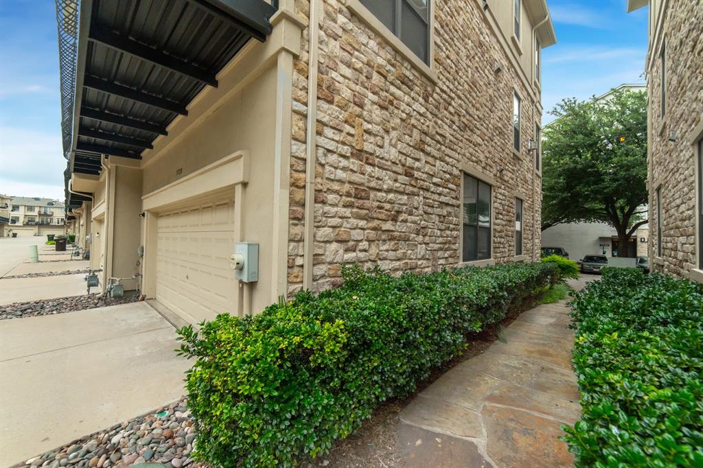 Town Homes At Legacy Town Center Ph Two - Residential