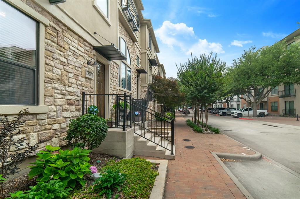 Town Homes At Legacy Town Center Ph Two - Residential