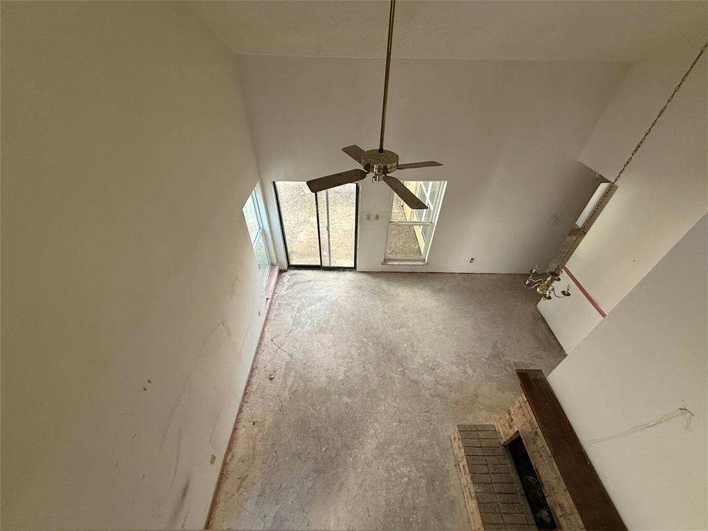 Two Worlds Apollo 01 - Residential