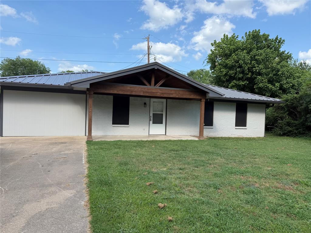 Charming, one-story Ranch Home, fully Remodeled - Luxury Vinyl Plank flooring, New Cabinets in Kitchen, High End Cafe' Appliances with Refrigerator, Dishwasher, Ice Maker, Double Over, Cooktop.  The Sellers didn't hold back on any area of this home! Large Primary Bedroom with Ensuite Bath - double vanities with Farmhouse appeal and Beautiful Marble Double Shower! Split Bedrooms with a Jack n Jill along with one additional bedroom. Farmhouse Cutie! Double Width Driveway and in Rear a Large Shop that is Two Story! Home is Move in Ready! Don't miss this opportunity! Charming Kemp home with a city park just up the street! Nearby Cedar Creek Lake for weekend fun! Easy location for commuters.
