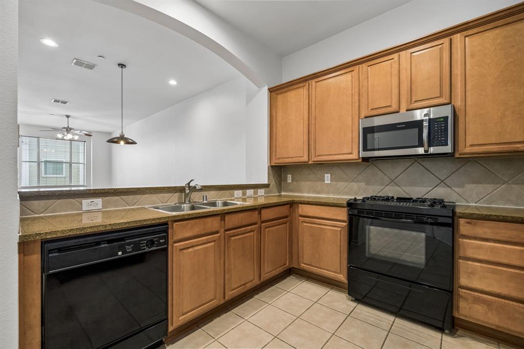 CHARLESTON SQUARE CONDOS - Residential