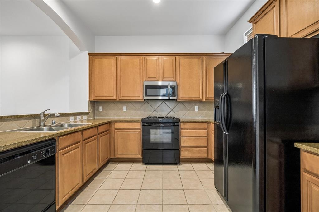 CHARLESTON SQUARE CONDOS - Residential