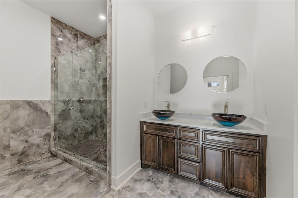 CAVENS 2ND COLONIAL AVE - Residential