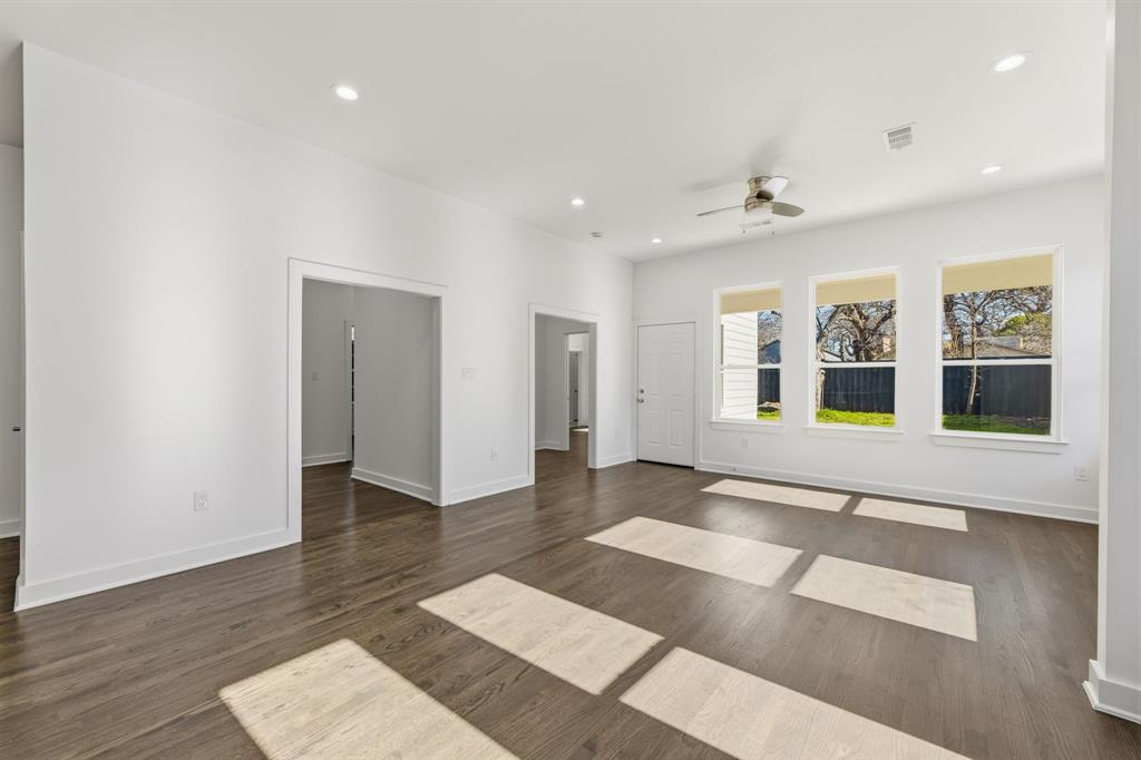 CAVENS 2ND COLONIAL AVE - Residential