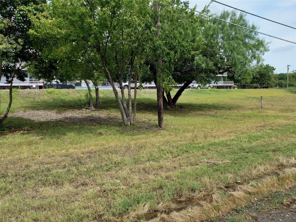 This is land only. This is over 1 acre on a very busy 199 ( Jacksboro Highway). THIS AREA IS RUNNING OUT LAND TOO BUILD ON!! Call the City of Fort Worth to see what it is zone for