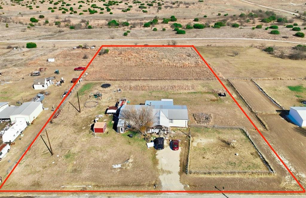Come see this investment property on a beautiful 2.5 acre parcel. 
Mobile home will need improvements. Priced way under value.
Showings on weekend only.