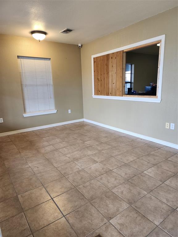 S11370 - LAKESIDE - Commercial Lease