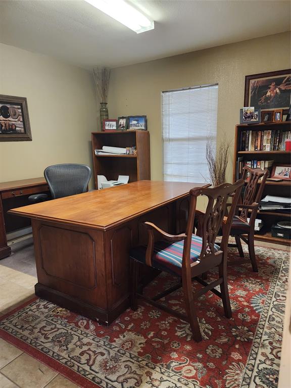 S11370 - LAKESIDE - Commercial Lease