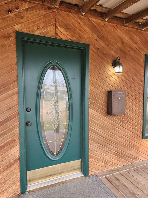 S11370 - LAKESIDE - Commercial Lease