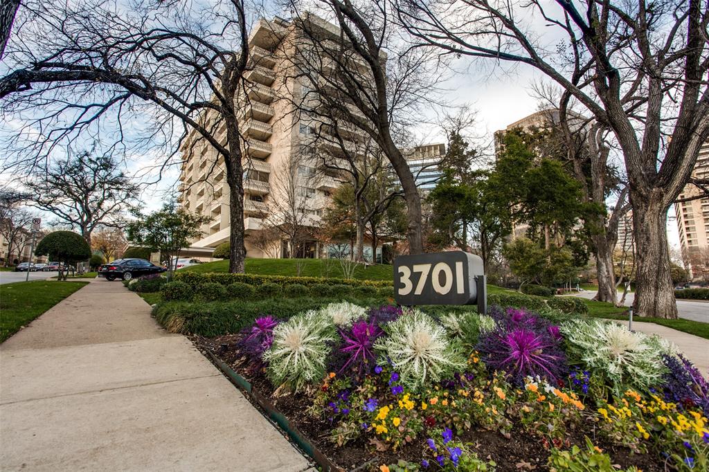 Newly painted 5th floor 1 bedroom unit with north views!  Amazing opportunity to live on Turtle Creek near the Katy Trail, restaurants and shopping under $300k! Coveted location on Turtle Creek in a mid century modern building with every amenity.  Beautiful building includes a full-time doorman, security and valet.  1 bedroom high-rise condo with an amazing open floor plan, large living area near the elevator on the 5th floor.  Fabulous balcony with views overlooking the pool and lush green trees.  The unit has some updates but bring your designer to elevate the space.  Perfect pied-a-terre, full time living or investment property.  1 car assigned parking in the garage.

Easy to see!