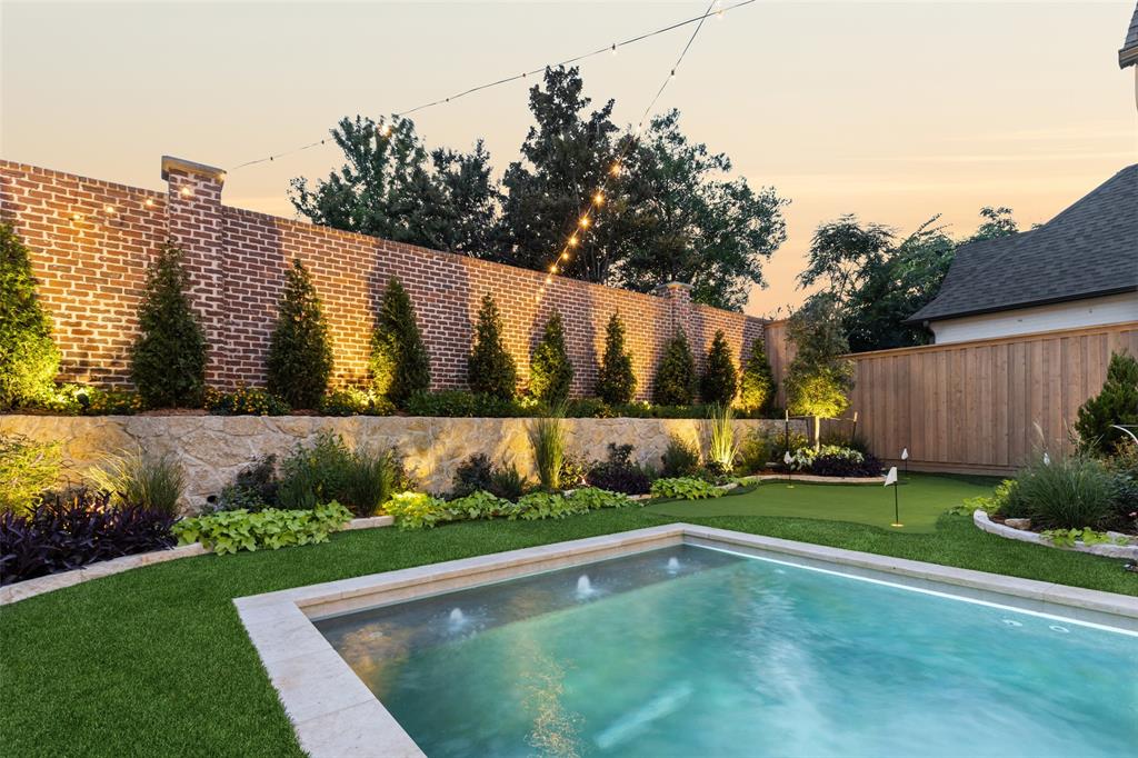 Lawn Glen Abbey - Residential