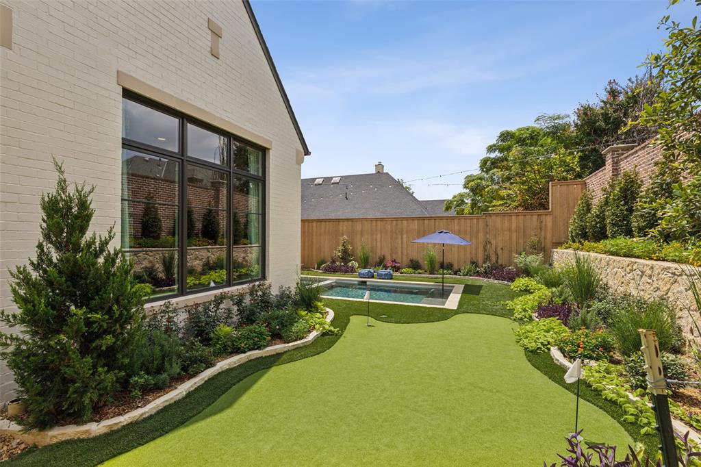 Lawn Glen Abbey - Residential