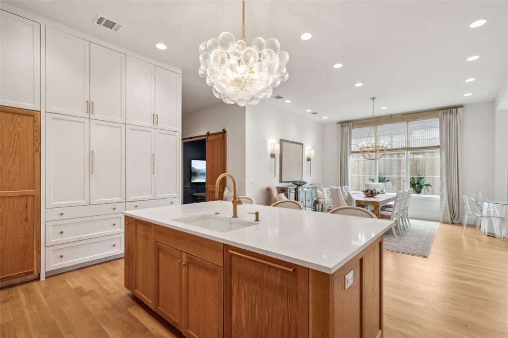 Lawn Glen Abbey - Residential