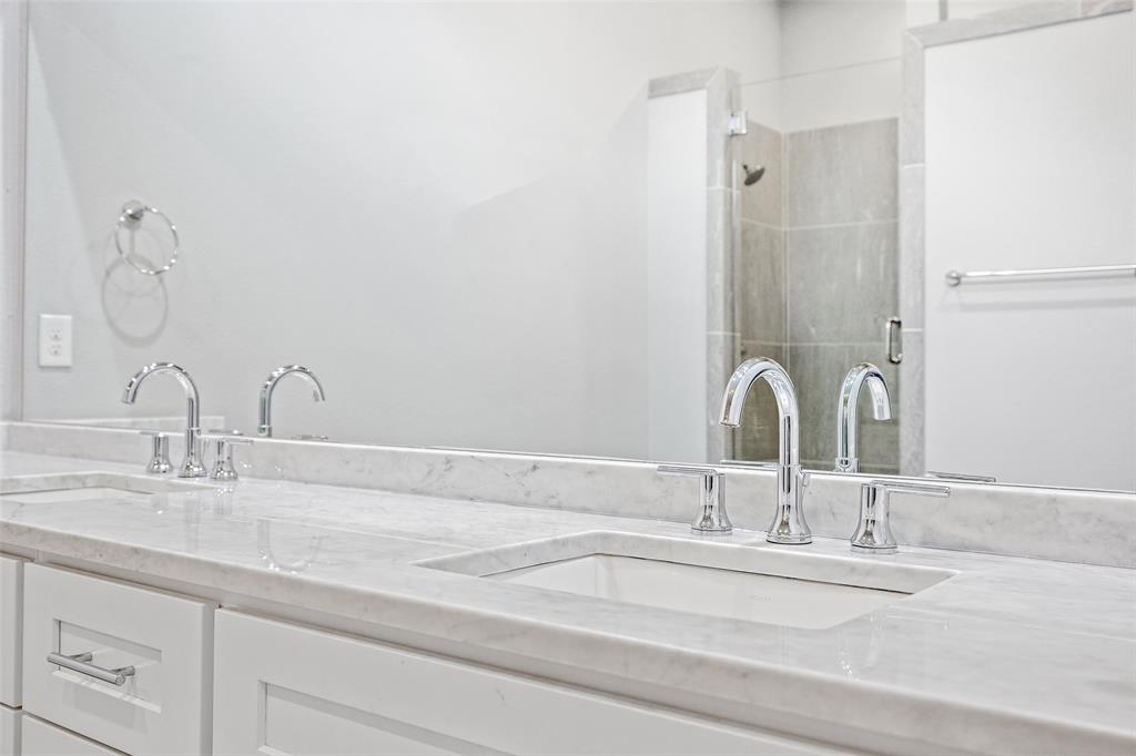 4222 Roseland Bldg 4226 - Residential