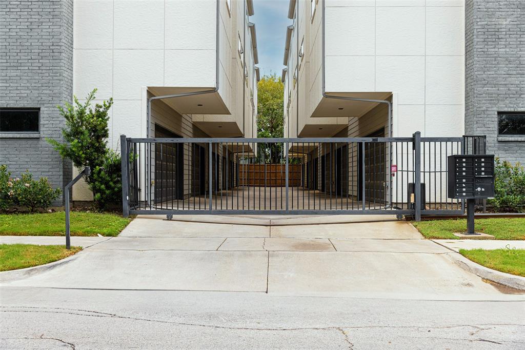 4222 Roseland Bldg 4226 - Residential