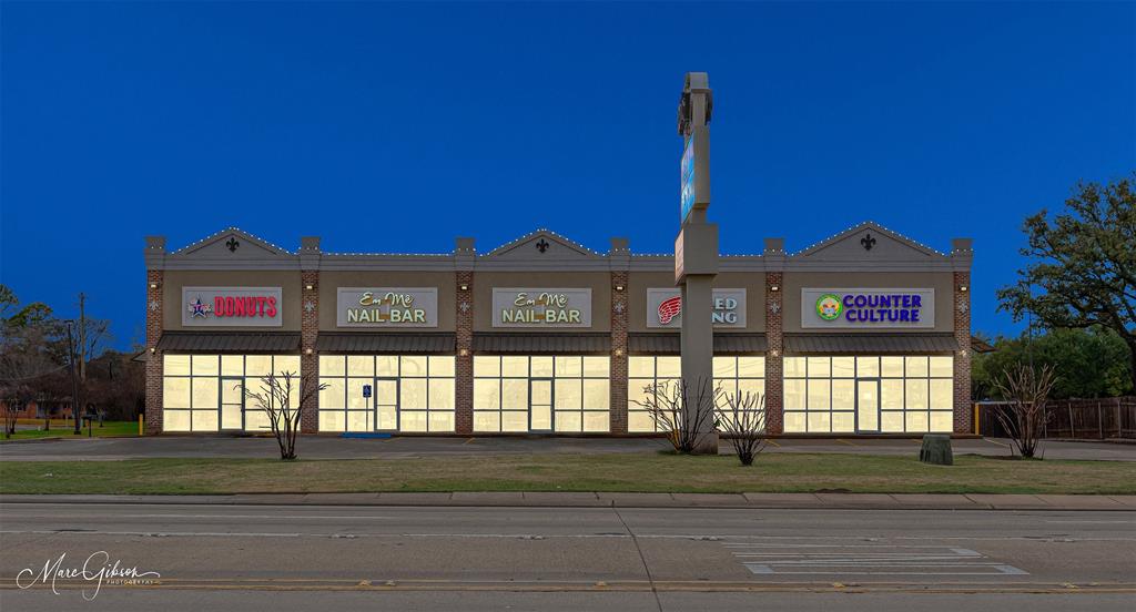 This building has 5 units, (one that is 1500sqft, two that are 1200sqft and the last is 2400sqft). The 2400 leased 2 spaces. Currently there is a donut shop, Shoe shop, a nail salon and Counter Culture. The sale of this building will also include the billboard located at the corner of Douglas and Airline Dr. It has Gas line on south side of Donut Shop. Building has 3 phase electricity. There is a drive-thru on either end of building totaling 2 drive throughs.