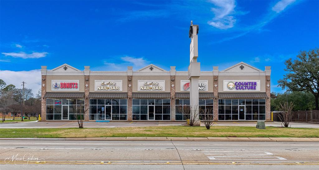 Airline Center - Commercial Sale