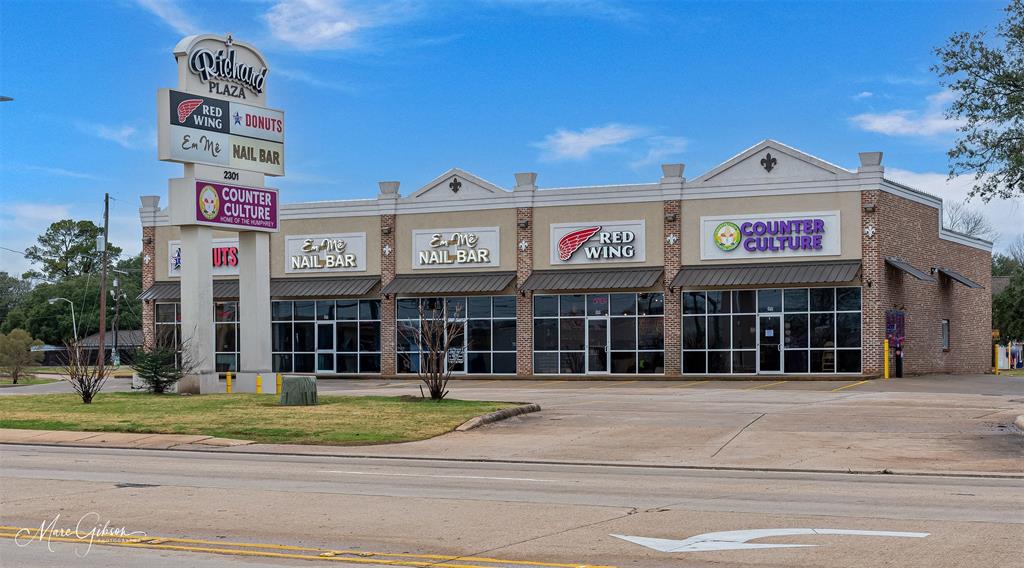 Airline Center - Commercial Sale