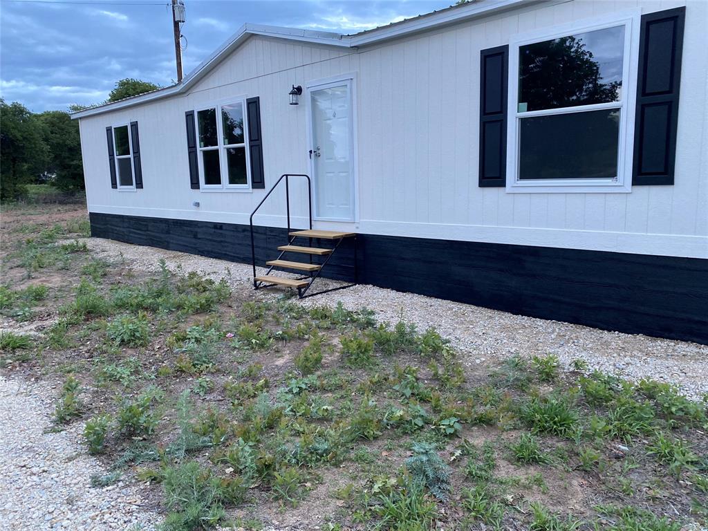 HIGHLY MOTIVATED SELLER! Brand new 3 bedroom 2 bathroom manufactured home sitting on just under 2 acres! This property offers the perfect mix of space, comfort, and modern upgrades. 3 spacious bedrooms, 2 full baths Open-concept living, kitchen, and dining area
Brand new appliances included Newly installed AC system, New water heater, Septic system in place Plenty of room to enjoy country living
Enjoy peaceful surroundings with room to grow, all while being just a short drive from town.
