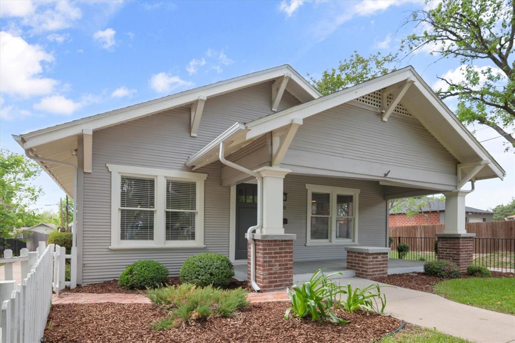 A fabulous urban villa nestled in the highly sought Ryan’s Place neighborhood awaits lucky buyers in all phases of life.

One mile from the eateries, shops, and culture of Magnolia Street and 1.2 miles from the Hospital District of Fort Worth. This one level, fully updated, corner-lot home pairs charm with serious upgrades, including a brand-new roof (May 2026!), full foundation repair (2019), leaf-guard gutters (2020), custom iron fencing, a heavy-duty remote-controlled gate-swing arm with new batteries, and full door and window sensors for added peace of mind.

Inside the kitchen, wood floors, granite counter tops, an oversized island, a gas range, an undermount farmhouse sink, and a kitchen-to-dining push- through are meant for serious entertainers and foodies alike.

The primary bath feels like a retreat with its walk-in shower, double vanity, and granite counters. Cozy carpet is in all of the bedrooms, right where you want it.

Outside, a spacious covered porch with a rollable shade are ideal for cool mornings and coffee, and a private, fenced, back yard provides trees and shade. The garage makes for an incredible shop with a remote door, specially added lighting, and rear access to the alley. Reliable gas heat, great insulation, a new sprinkler control panel, new master bedroom carpet, and freshly painted living and dining spaces complete your chore list. Every box checked! Just bring your furniture!