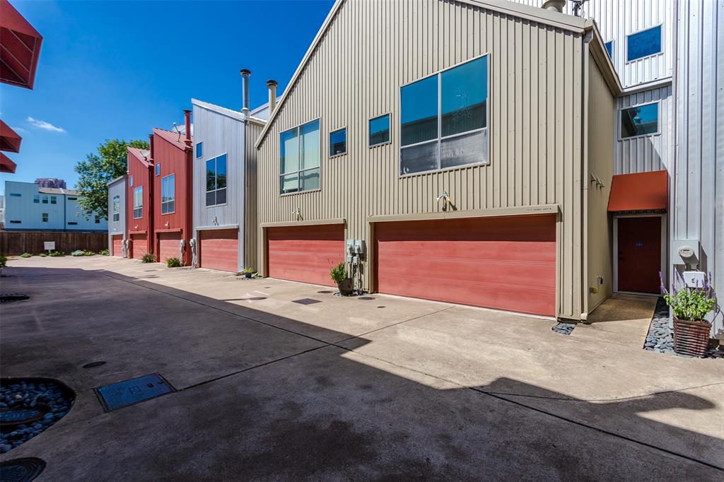 Conveniently located near Downtown Dallas, major highways, dining, shopping, and entertainment, this property provides easy access to everything the city has to offer. Whether you're looking for a place to call home or an excellent investment opportunity, 1429 Caddo Street, Unit B delivers exceptional value in a desirable Dallas location.