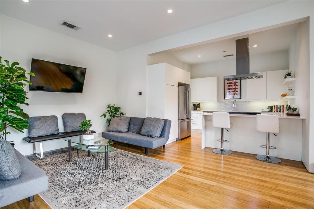 4401 Roseland Condo - Residential