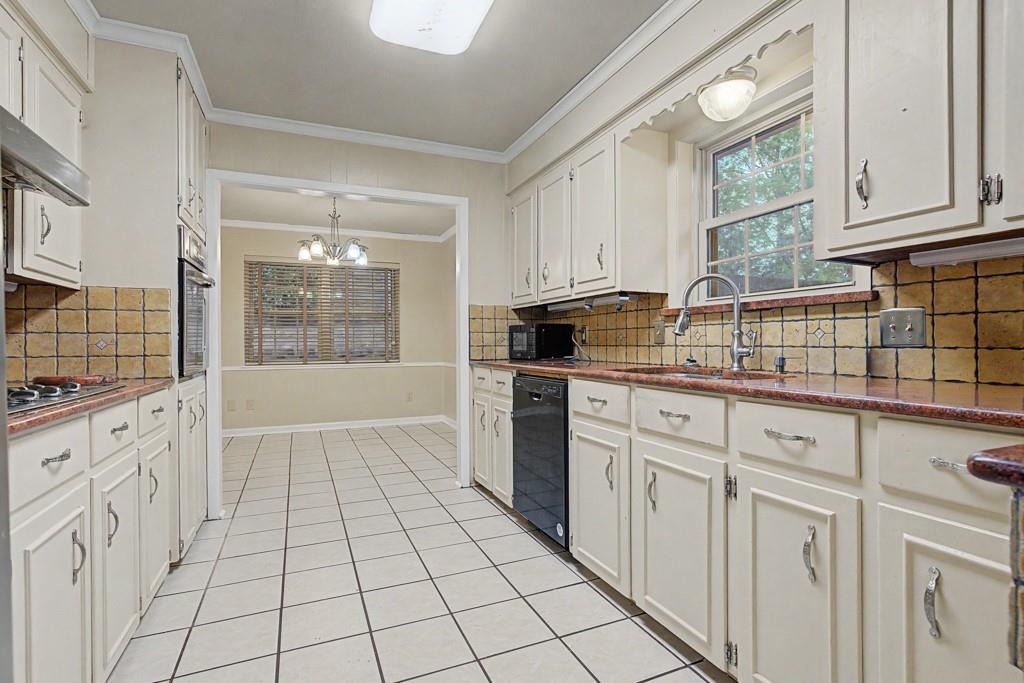 S7320 - WAIN MANOR - Residential