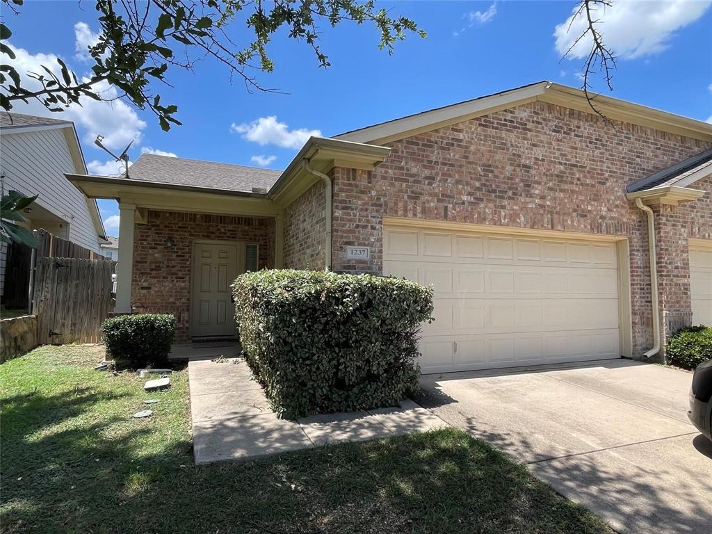 Villages Of Chisholm Ridge Th - Residential