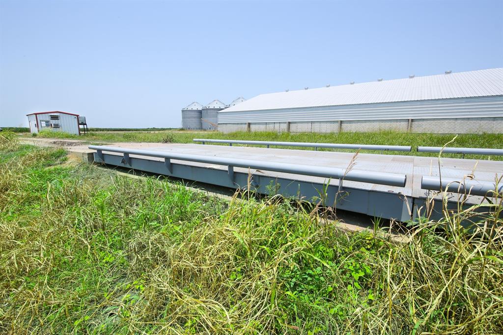 A565 - Land