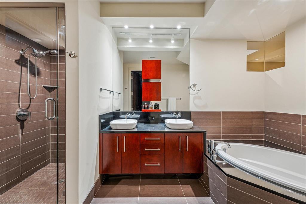 One Montgomery Plaza - Residential