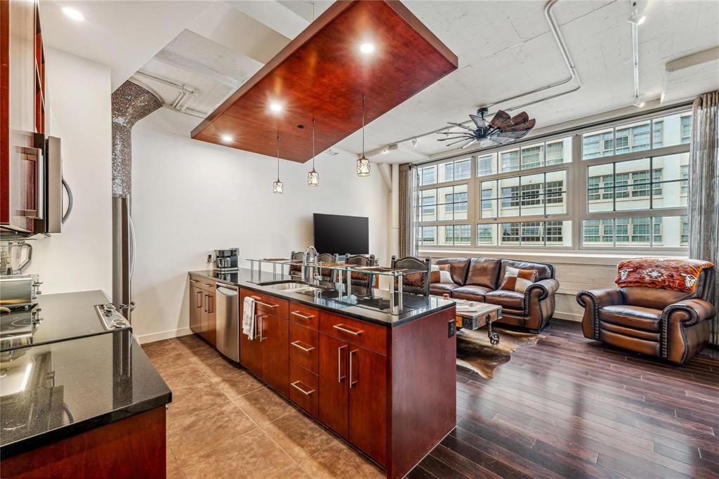 One Montgomery Plaza - Residential