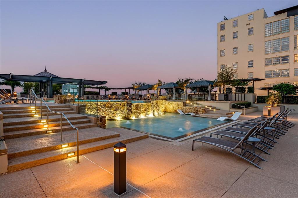 One Montgomery Plaza - Residential