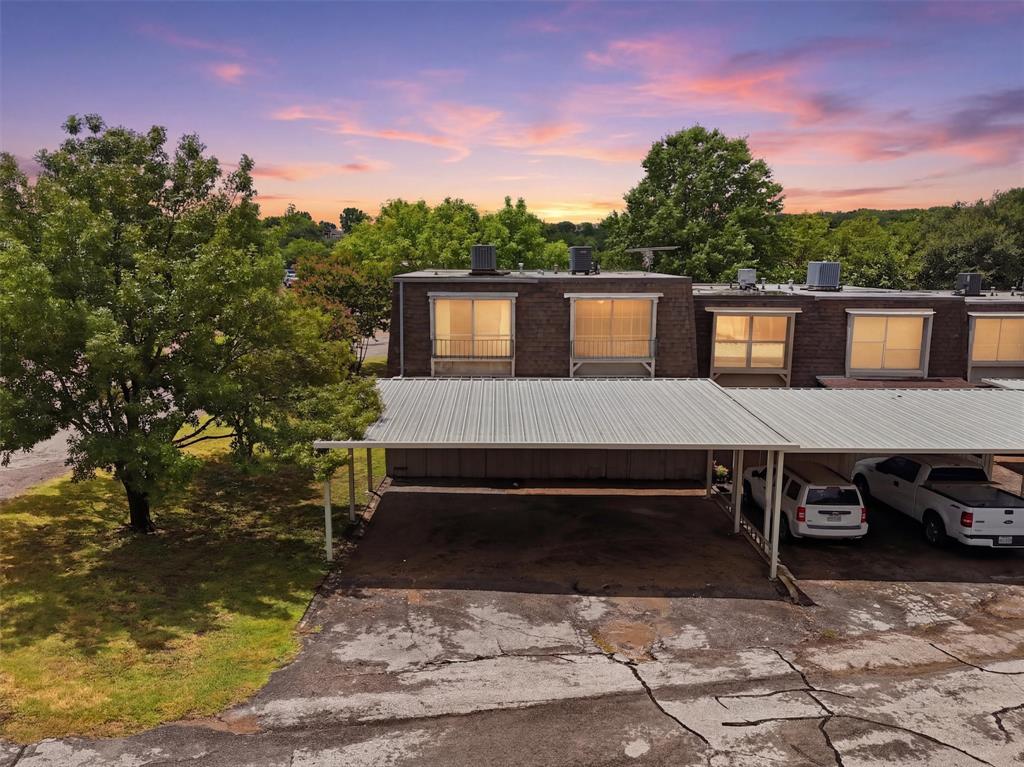 DeCordova Bend - Lakeview Twnhse Estate - Residential