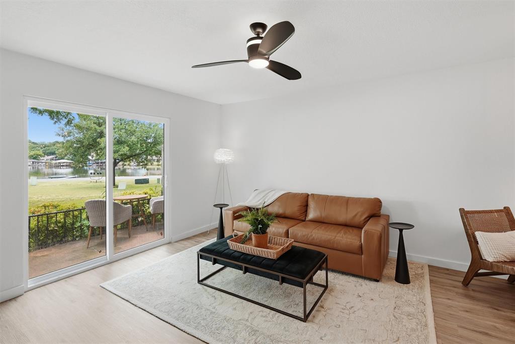DeCordova Bend - Lakeview Twnhse Estate - Residential