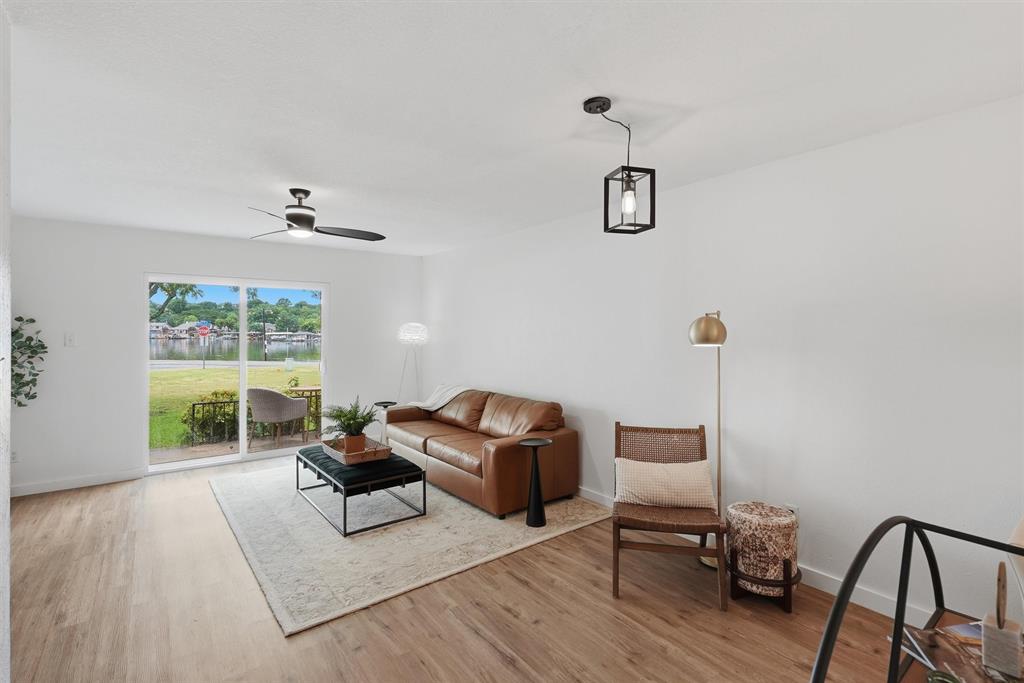 DeCordova Bend - Lakeview Twnhse Estate - Residential