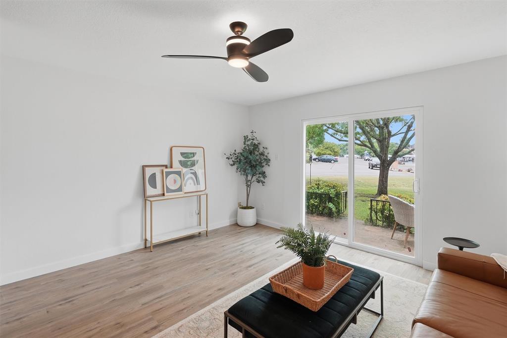 DeCordova Bend - Lakeview Twnhse Estate - Residential