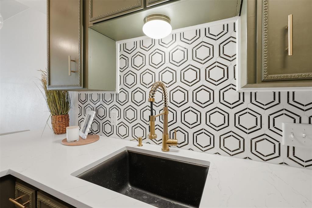 DeCordova Bend - Lakeview Twnhse Estate - Residential