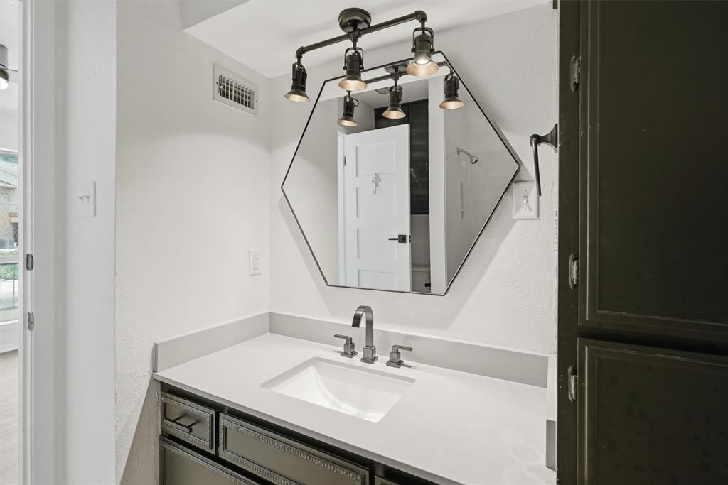 DeCordova Bend - Lakeview Twnhse Estate - Residential